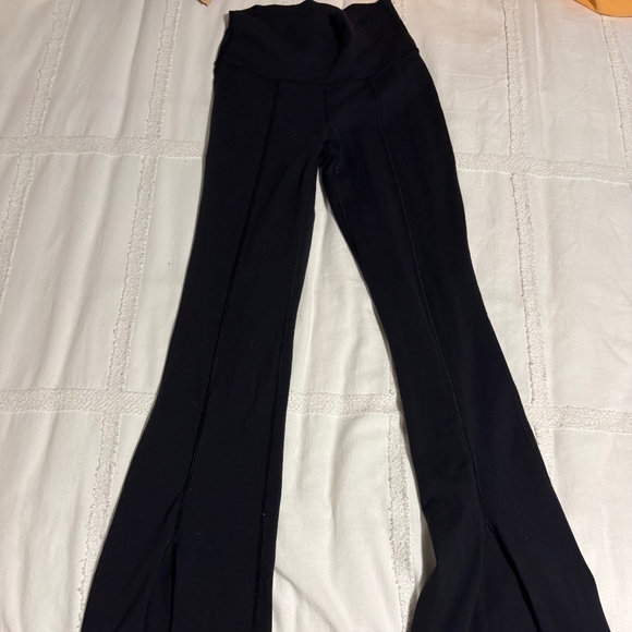 TNA ACTION SLIT-LEG FLARE LEGGINGS — BLACK (XS) - Picture 1 of 2